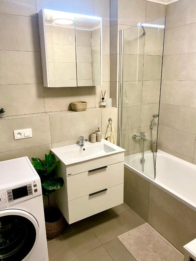 Apartment The Elite Downtown A/c & Garage Parking Pressburg